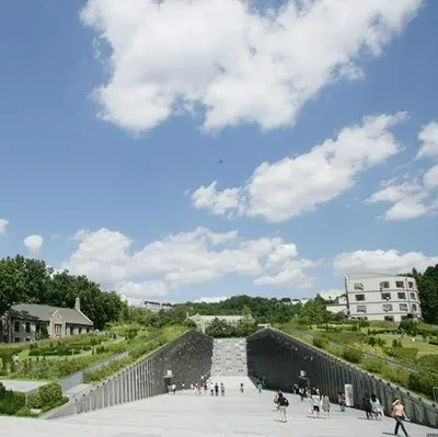 梨大駅 画像