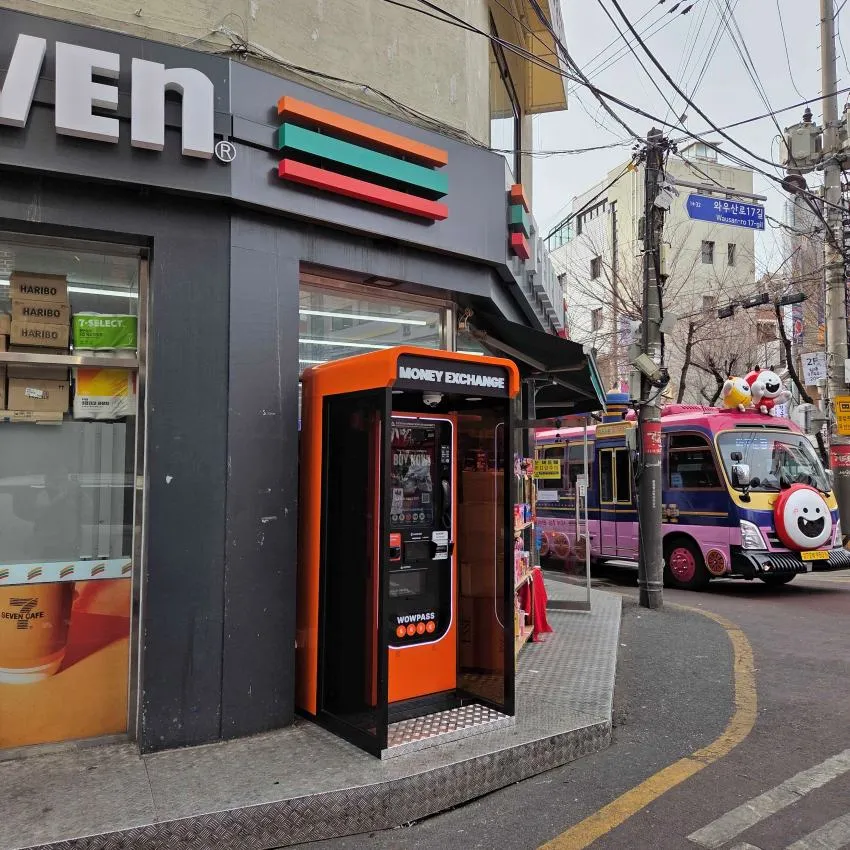 セブンイレブン 弘大本店 - 写真2