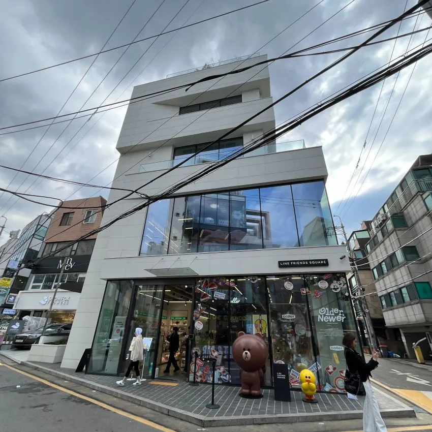 LINE FRIENDS スクエア 新沙