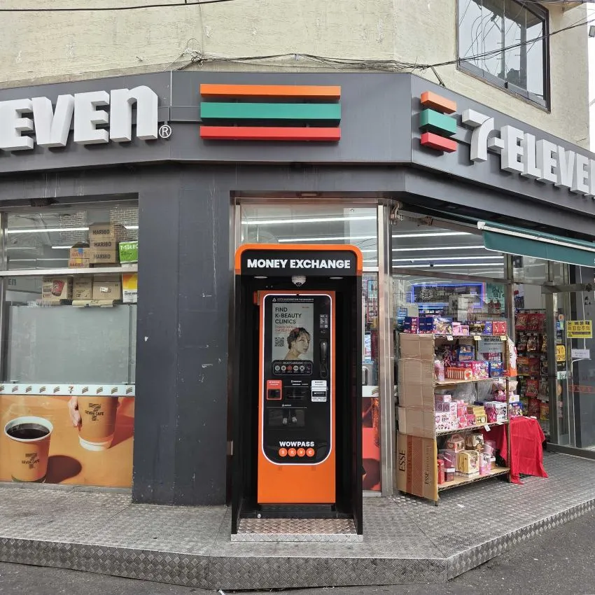 セブンイレブン 弘大本店 - 写真1